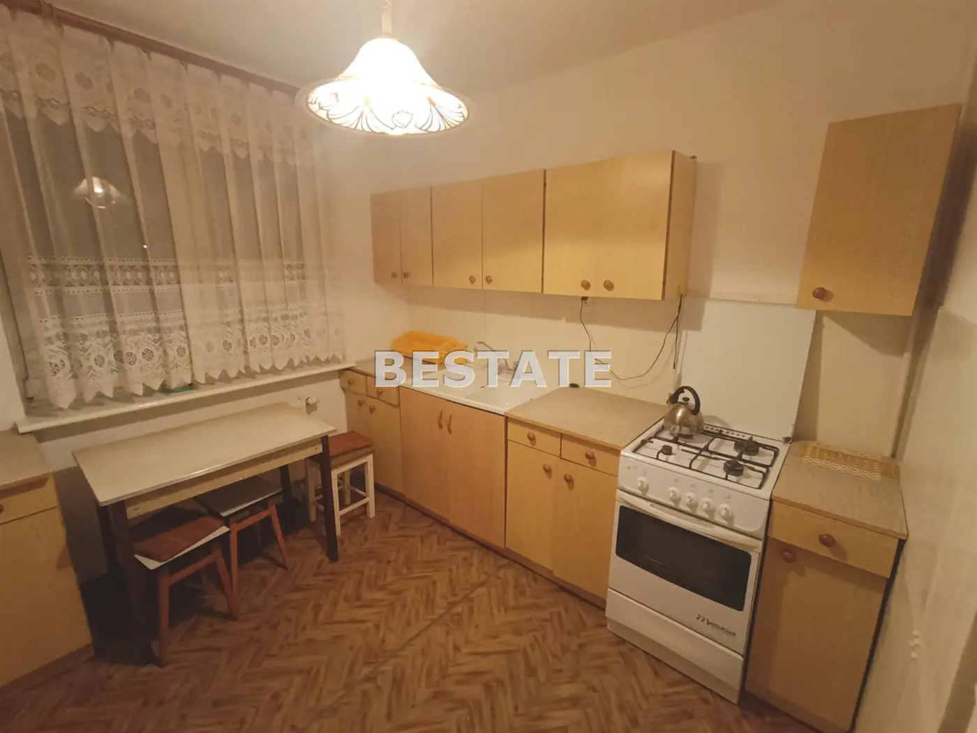 M3, duży zamknięty parking, centrum Pabianic