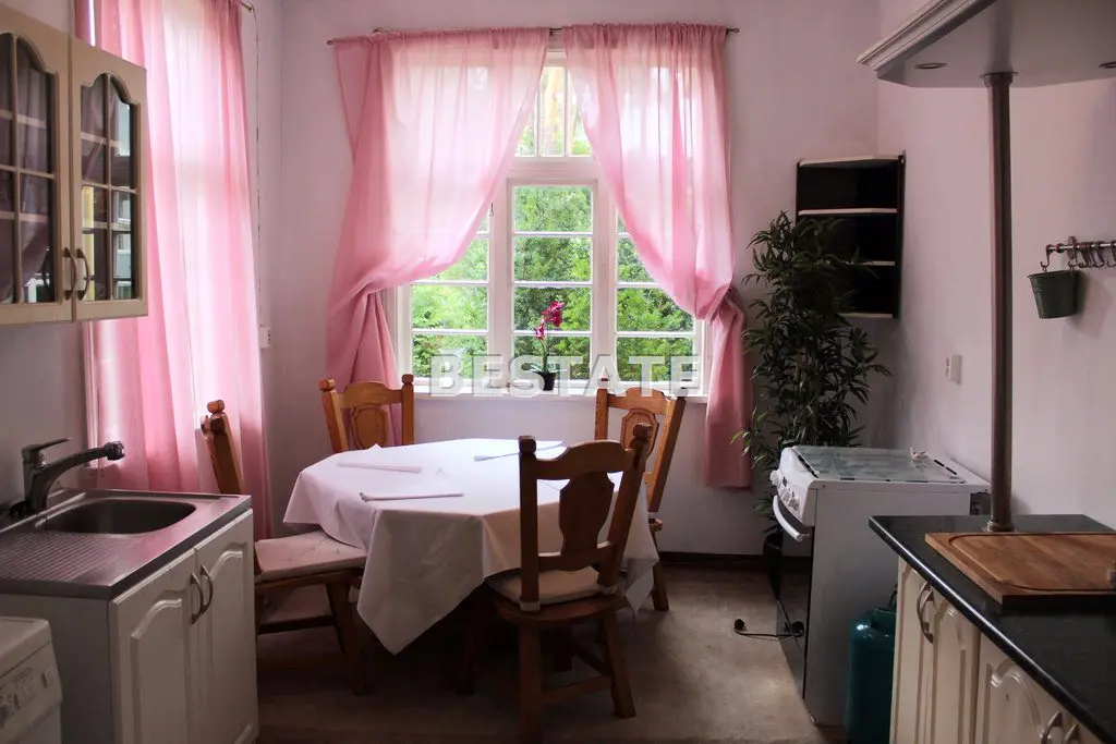 Dom/pensjonat w pobliżu lasu