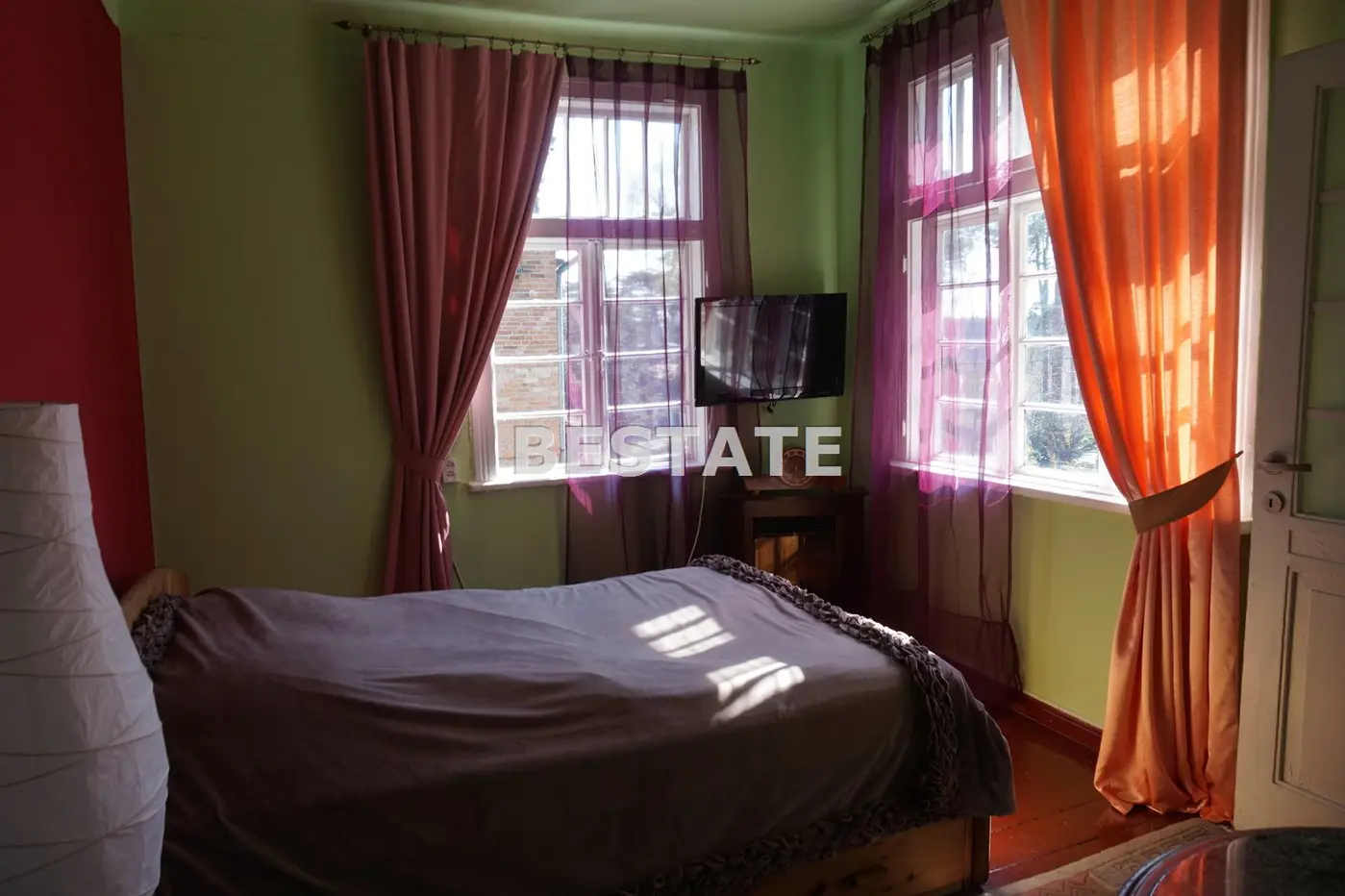 Dom/pensjonat w pobliżu lasu