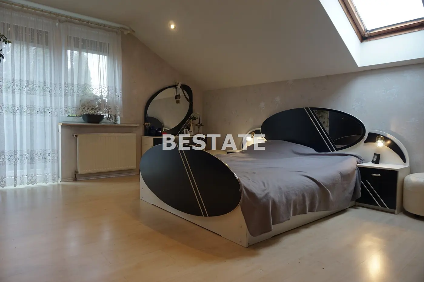 Dom mieszkalny, budynki pod działalność