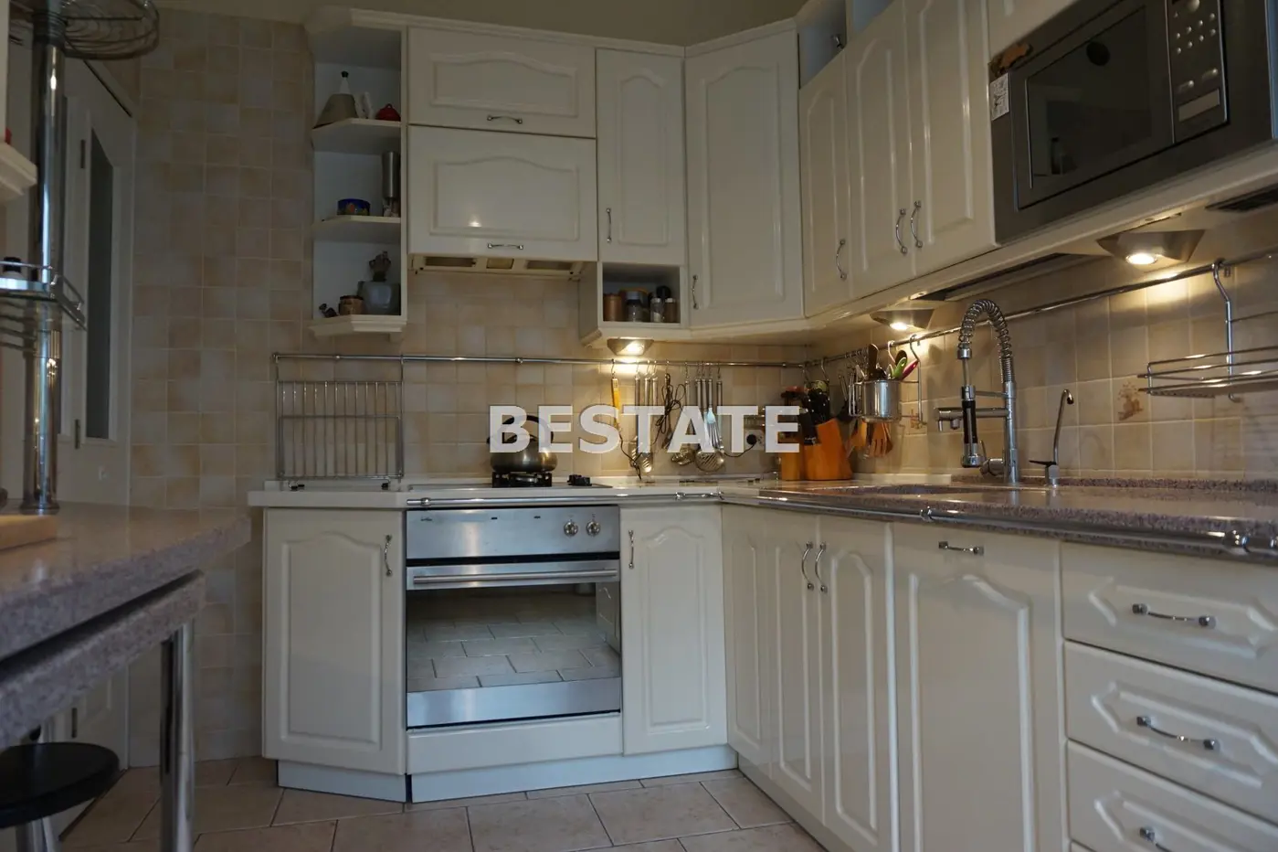 Dom mieszkalny, budynki pod działalność