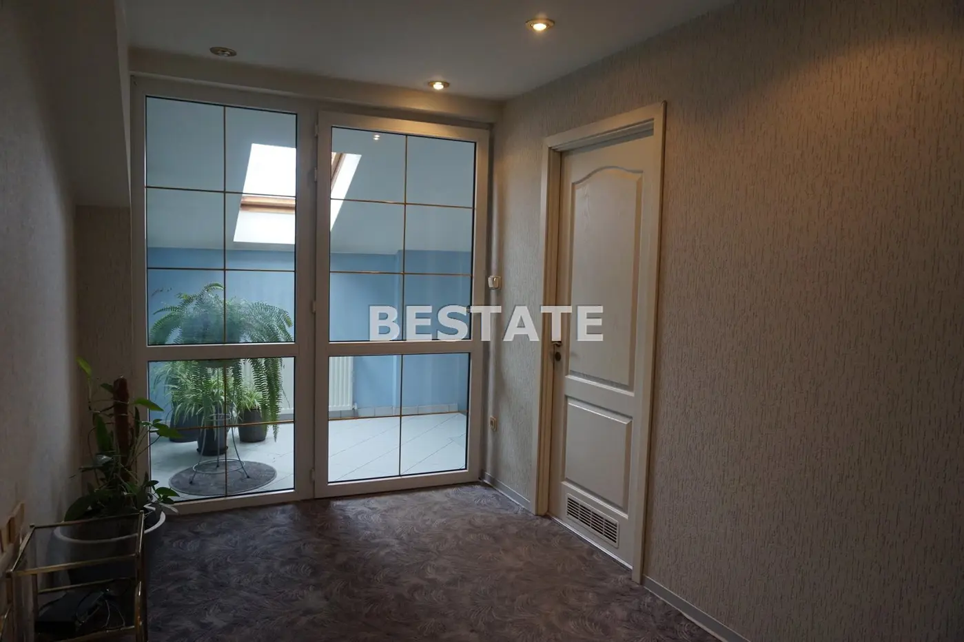 Dom mieszkalny, budynki pod działalność