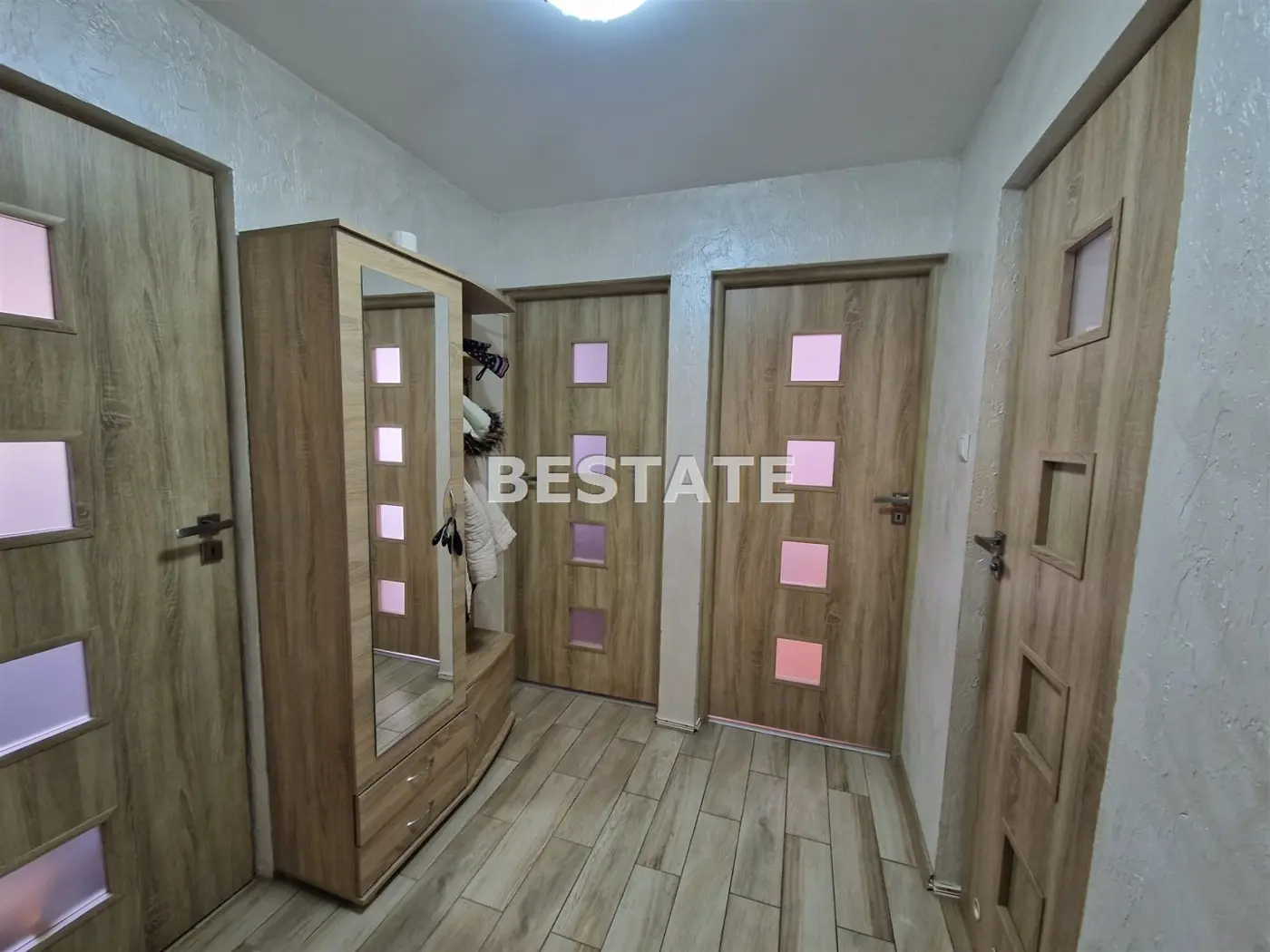 Uroczy dom do zamieszkania, w lesie, Kolonia-Ldzań