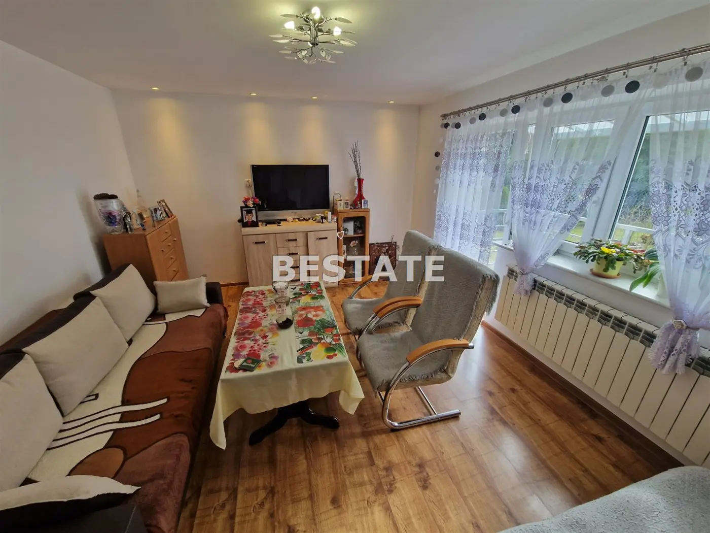 Uroczy dom do zamieszkania, w lesie, Kolonia-Ldzań