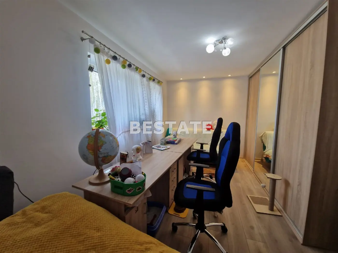 Uroczy dom do zamieszkania, w lesie, Kolonia-Ldzań