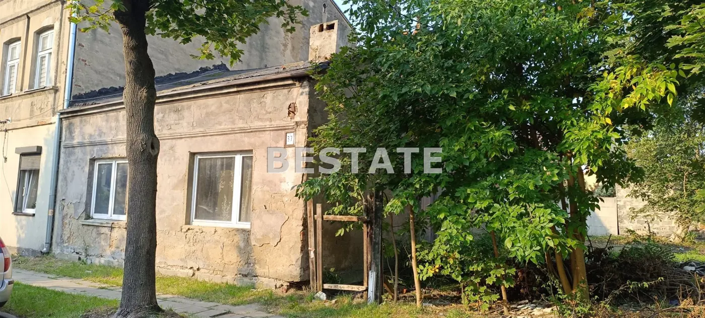 Mały dom w centrum miasta