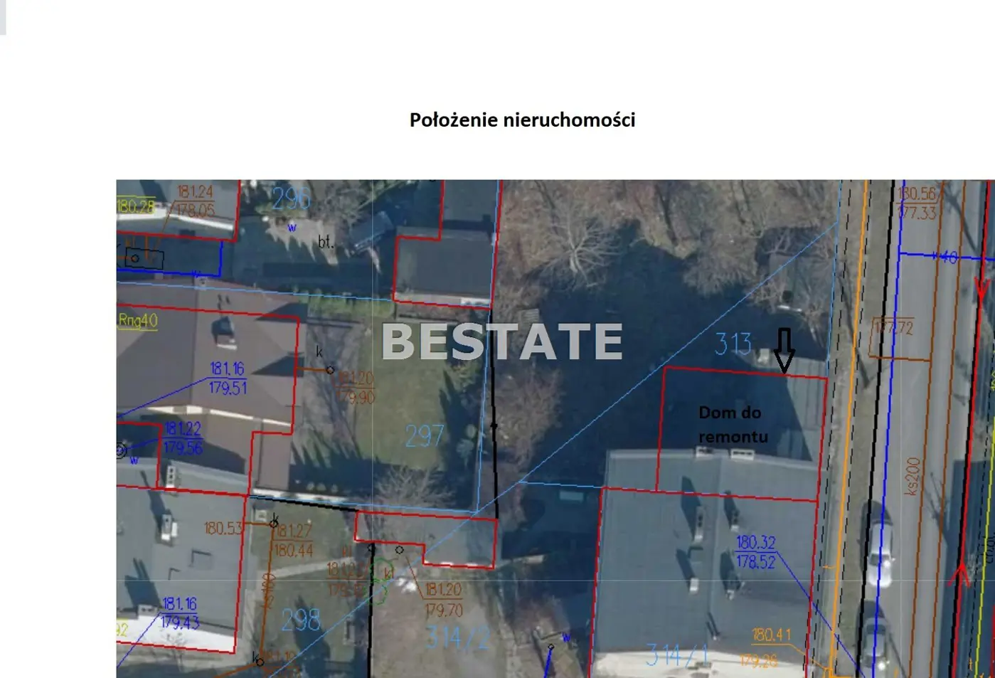 Mały dom w centrum miasta