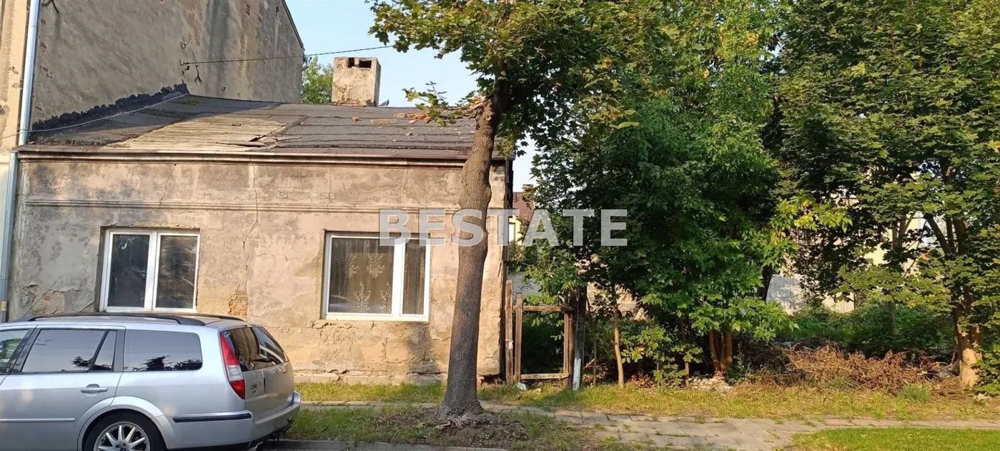 Mały dom w centrum miasta