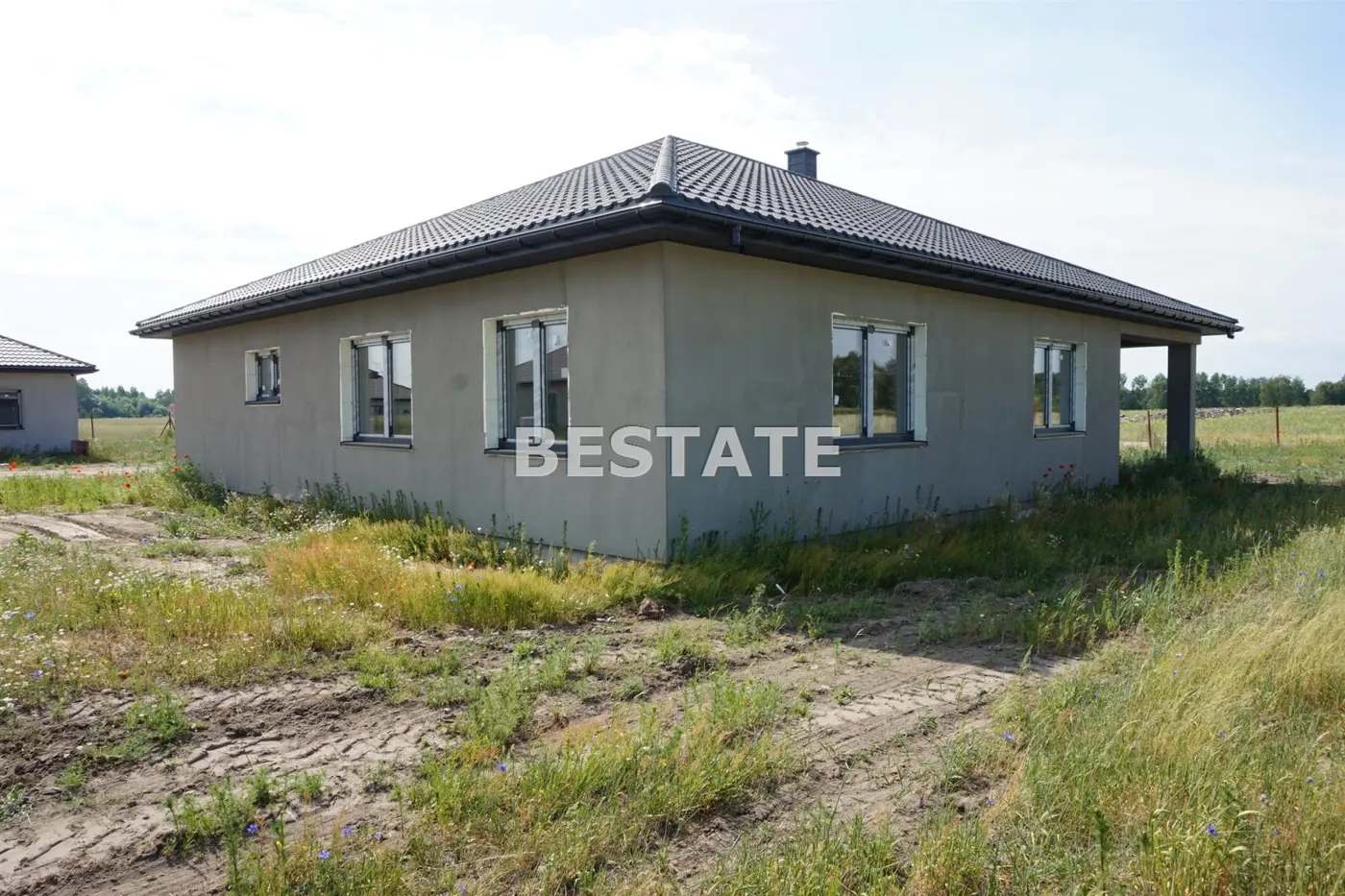 Parterowy dom z garażem, stan surowy zamknięty