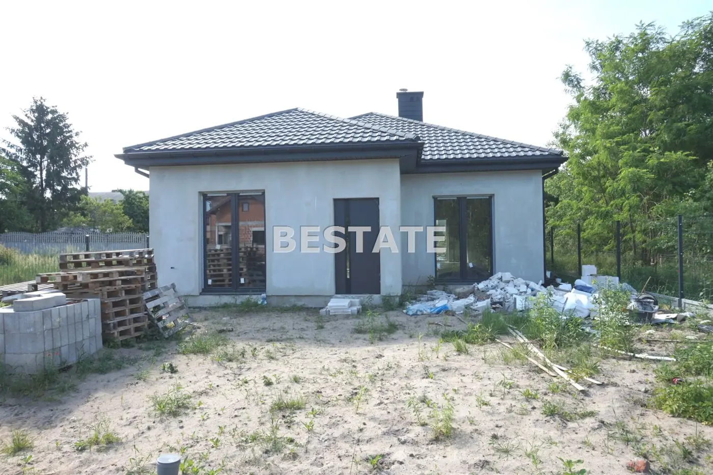 Parterowy, funkcjonalny dom w stanie deweloperskim