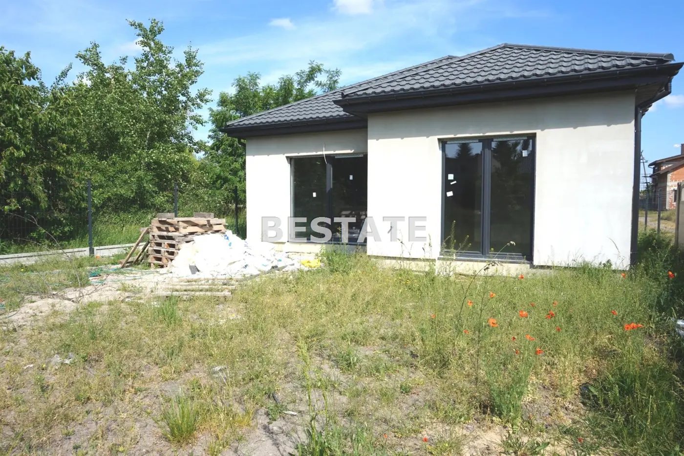 Parterowy, funkcjonalny dom w stanie deweloperskim