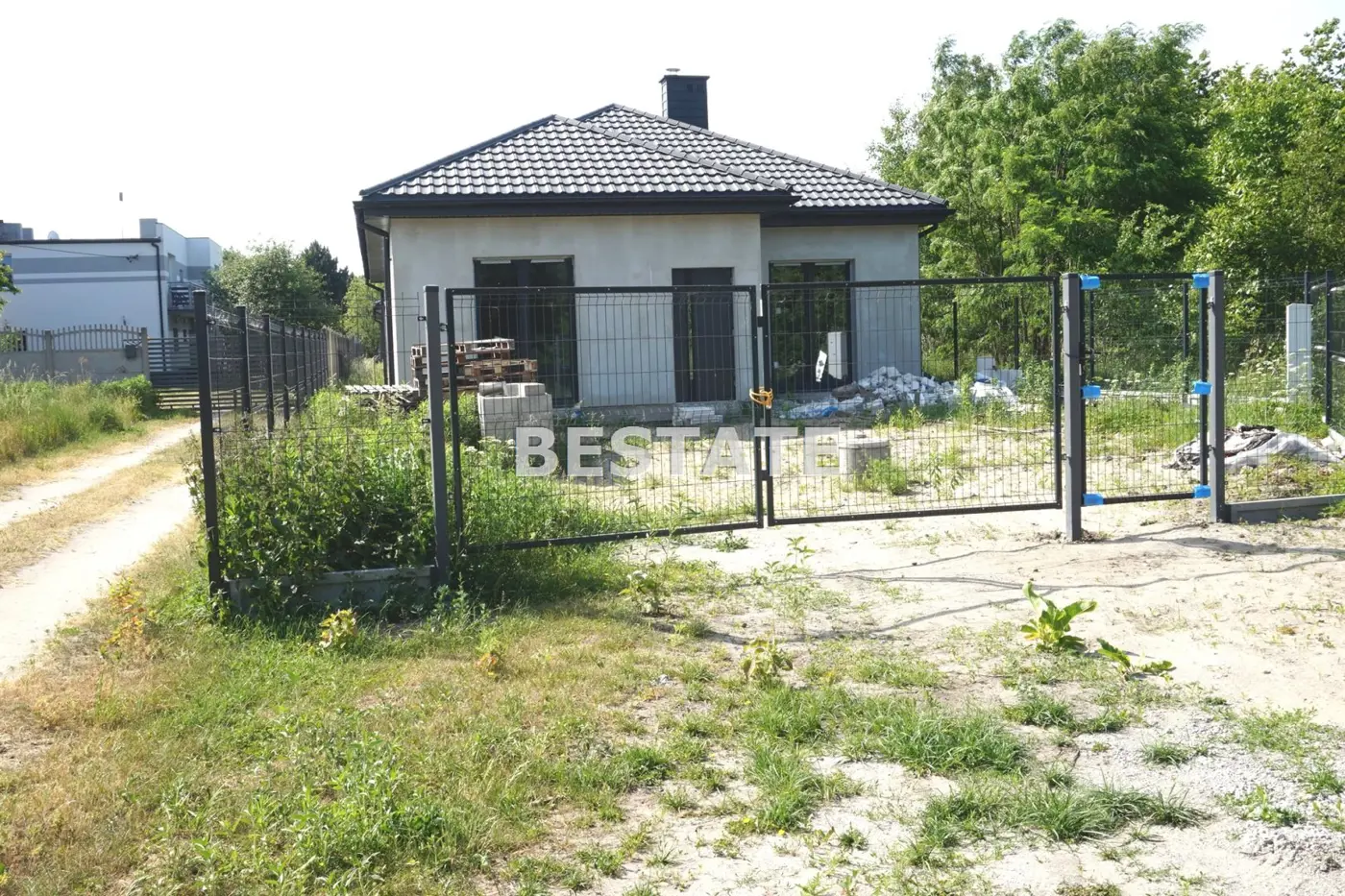 Parterowy, funkcjonalny dom w stanie deweloperskim