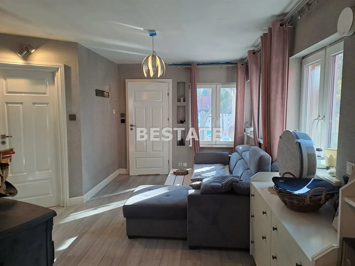 Funkcjonalny dom w malowniczej scenerii