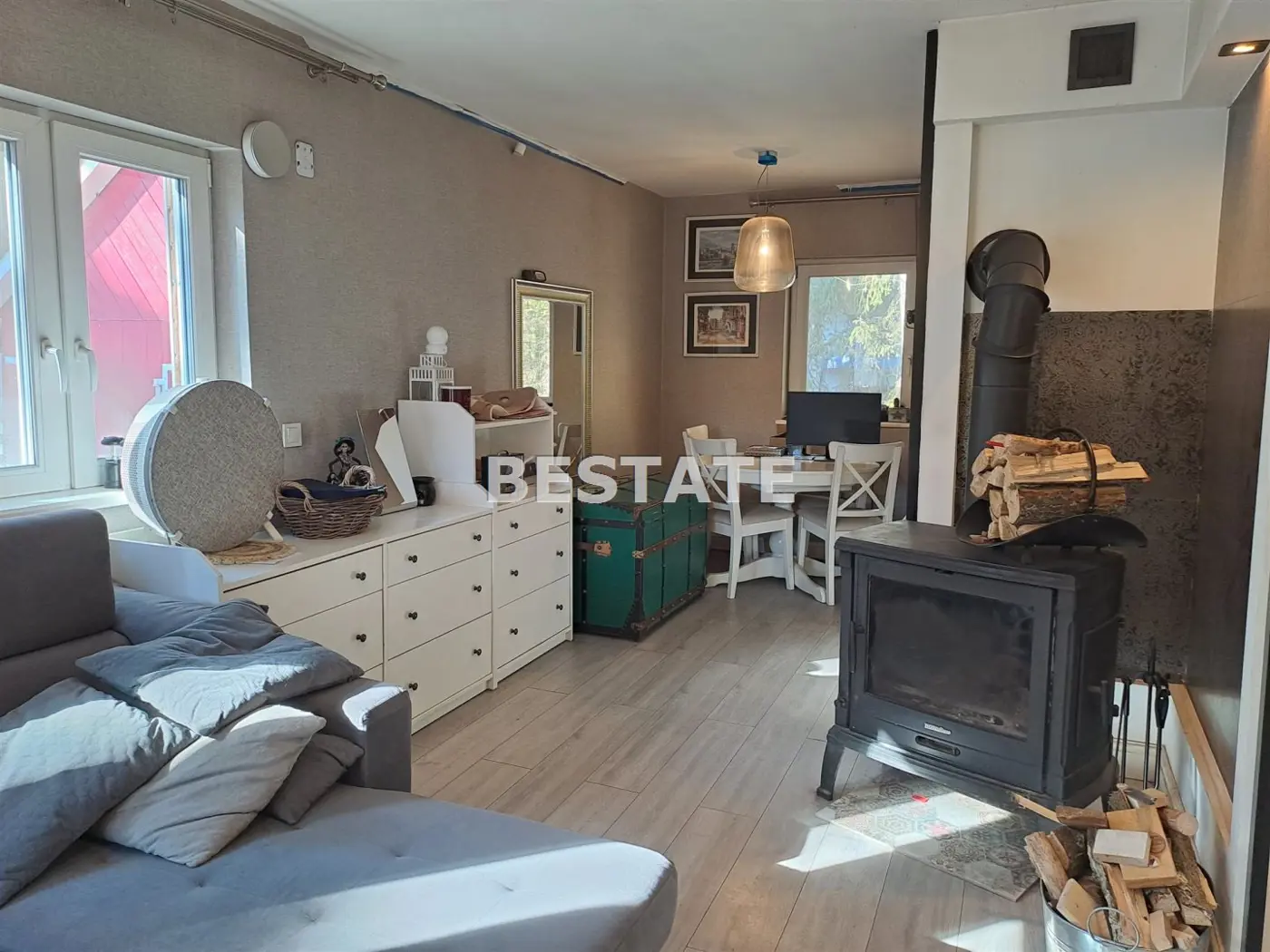 Funkcjonalny dom w malowniczej scenerii