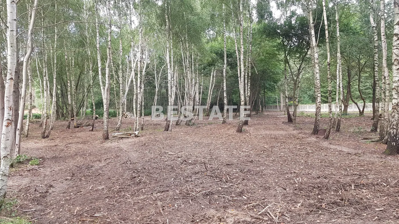 działka pod zabudowę jednorodzinną wśród lasów