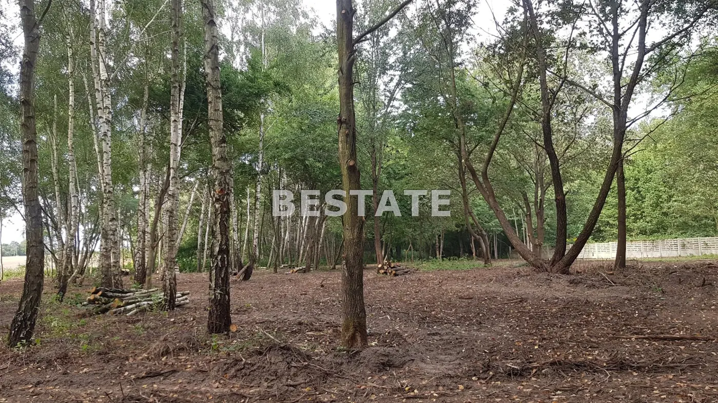 działka pod zabudowę jednorodzinną wśród lasów