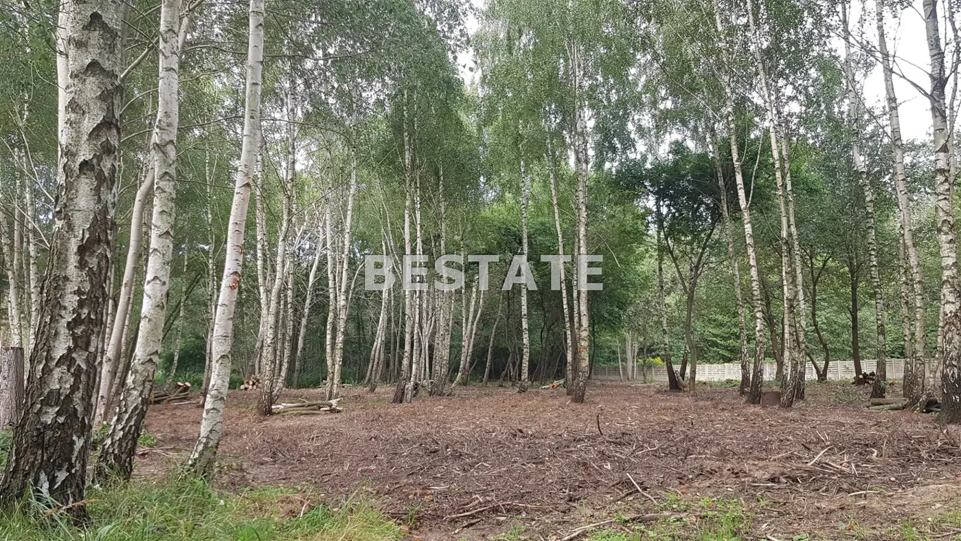 działka pod zabudowę jednorodzinną wśród lasów