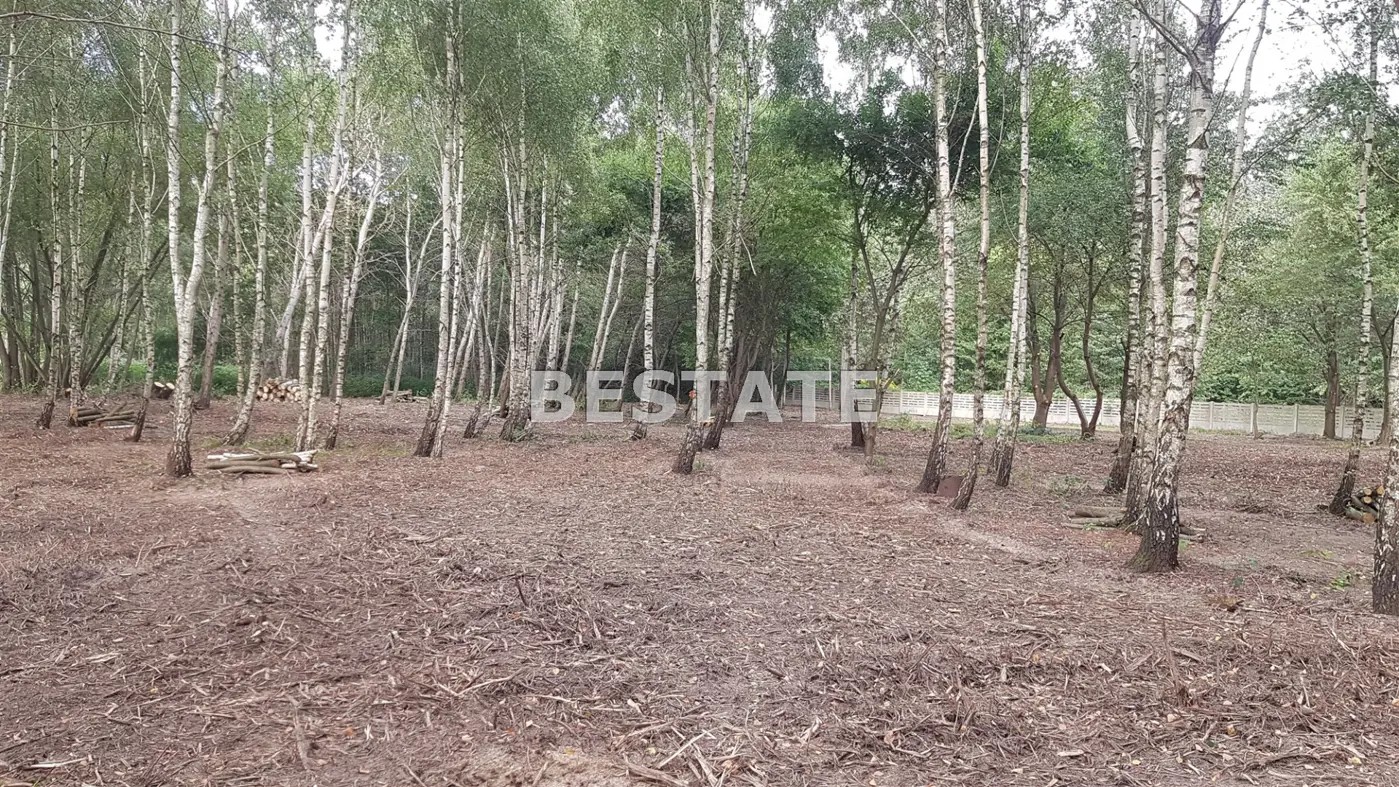 działka pod zabudowę jednorodzinną wśród lasów