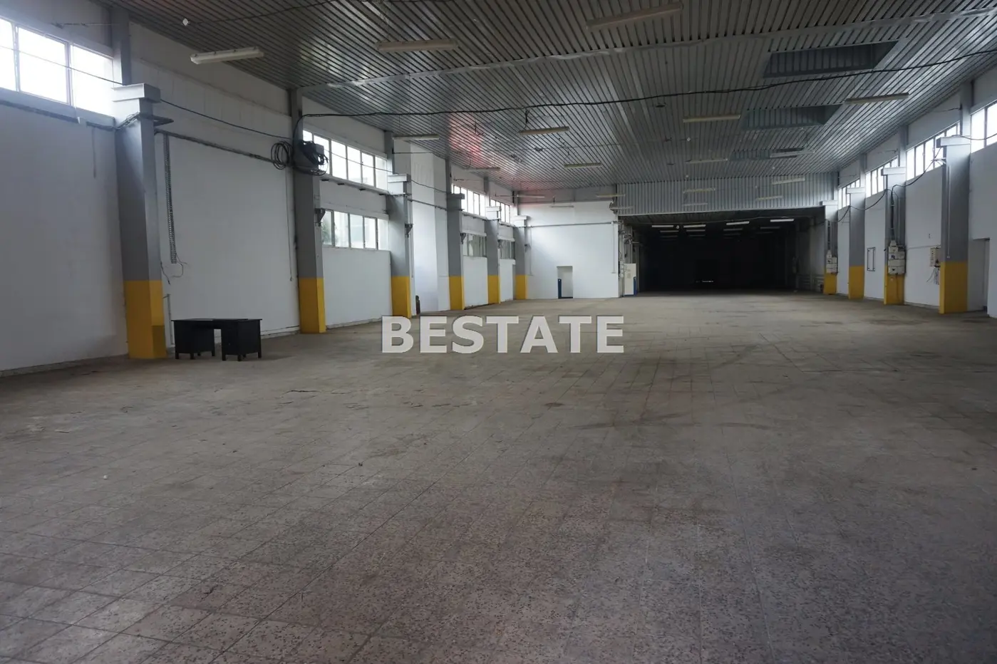 Magazyn na obrzeżach Pabianic, blisko S8