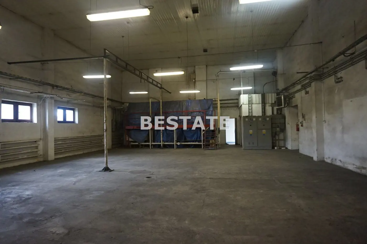 Magazyn na obrzeżach Pabianic, blisko S8