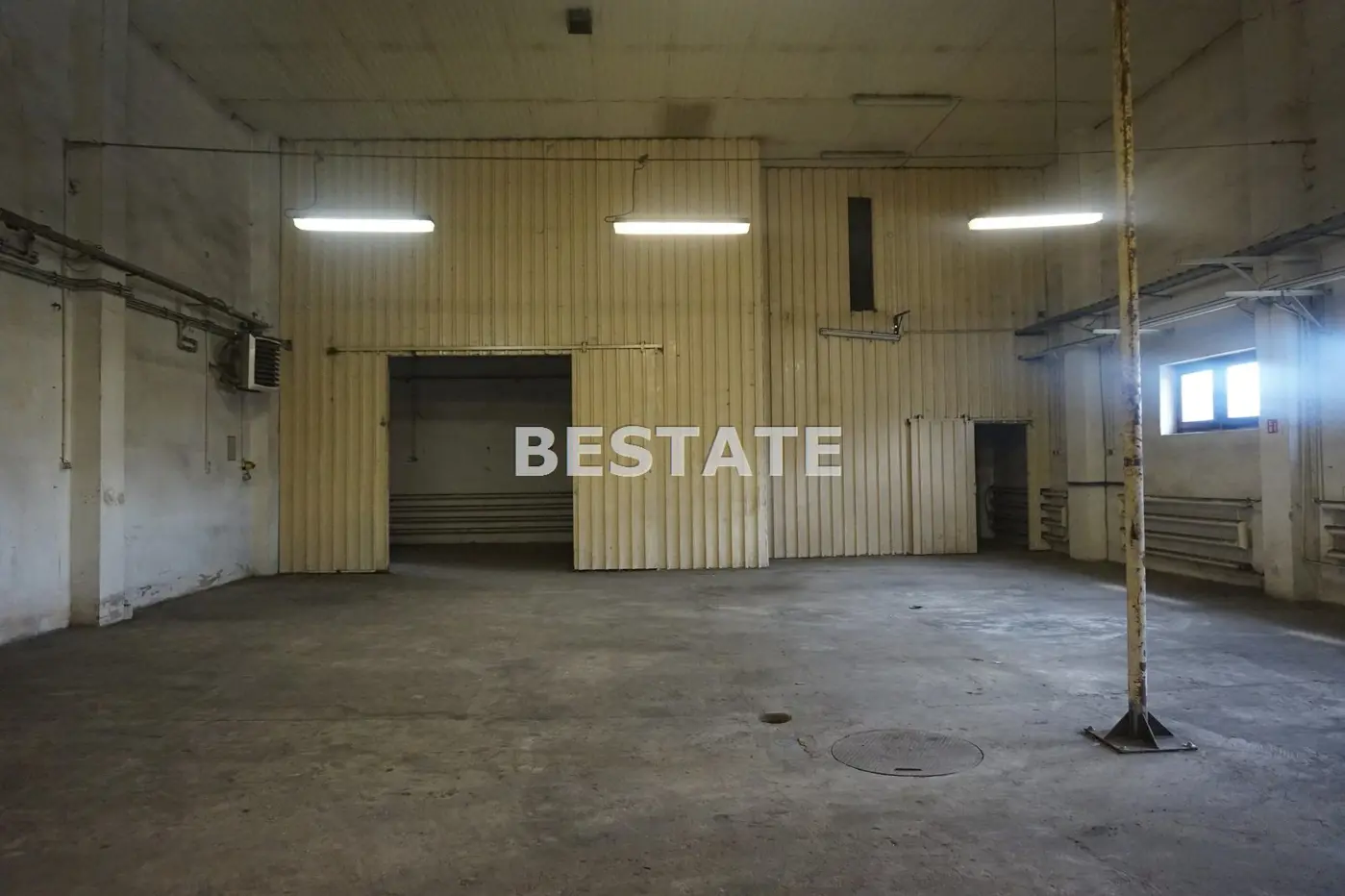 Magazyn na obrzeżach Pabianic, blisko S8