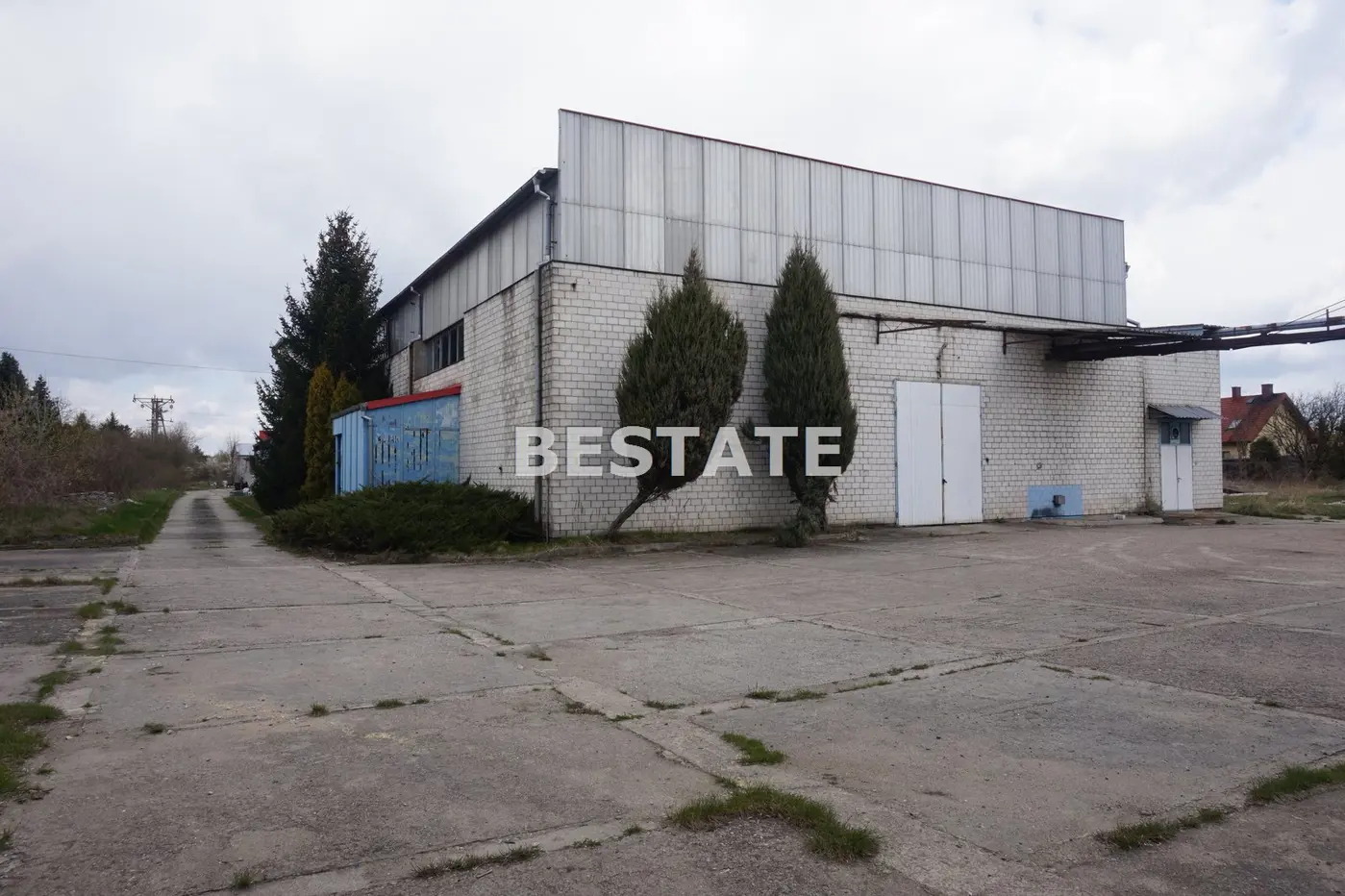 Magazyn na obrzeżach Pabianic, blisko S8