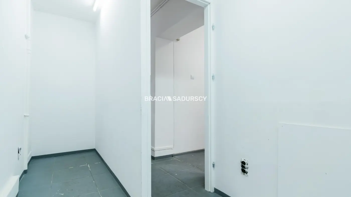 ZWIERZYNIECKA|FRONTOWA WINTRYNA|WEJSCIE Z ULICY