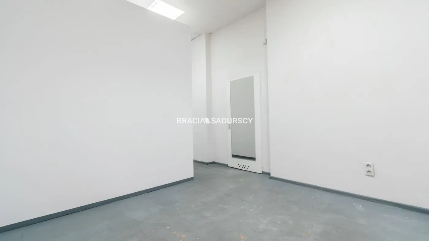 ZWIERZYNIECKA|FRONTOWA WINTRYNA|WEJSCIE Z ULICY