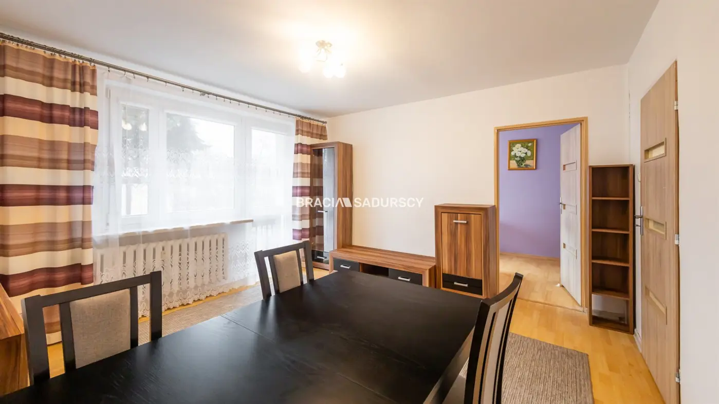 4 POKOJOWE MIESZKANIE, DO LEKKIEGO ODŚWIEŻENIA