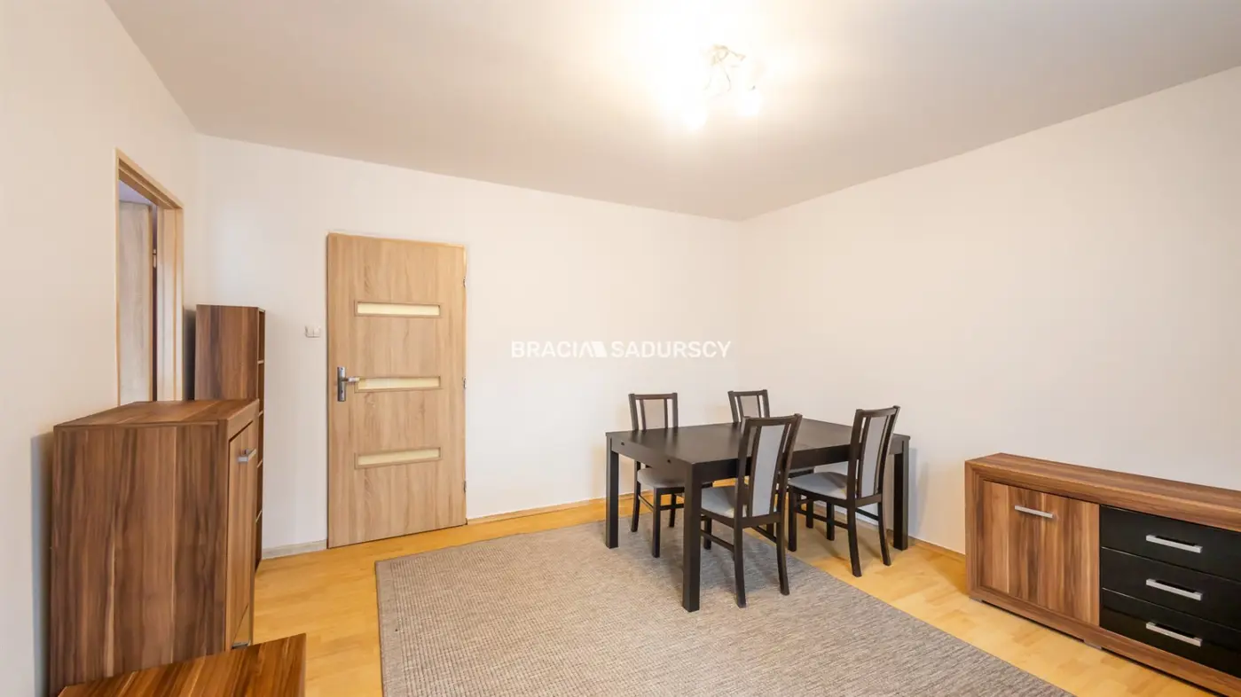 4 POKOJOWE MIESZKANIE, DO LEKKIEGO ODŚWIEŻENIA