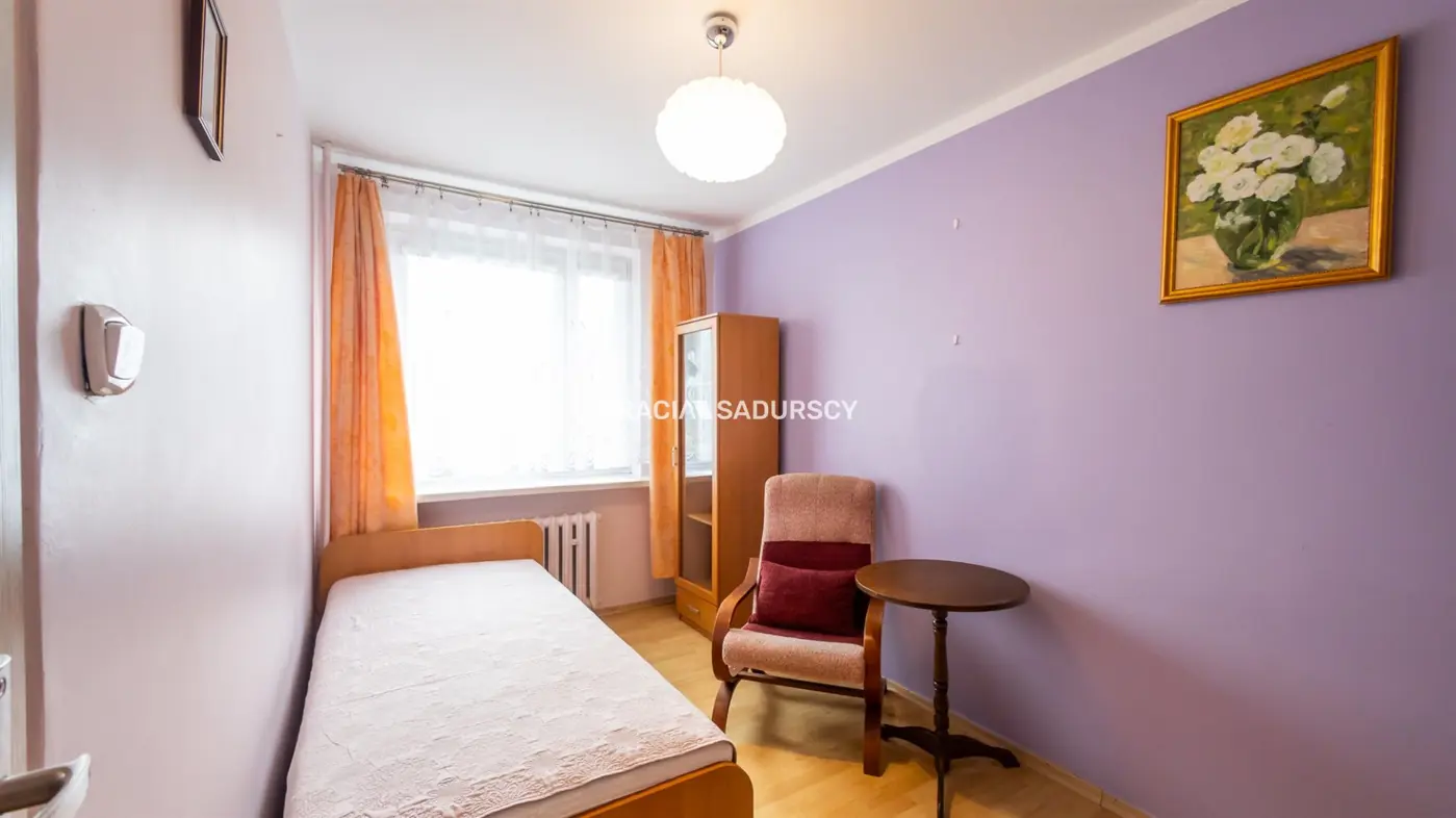 4 POKOJOWE MIESZKANIE, DO LEKKIEGO ODŚWIEŻENIA