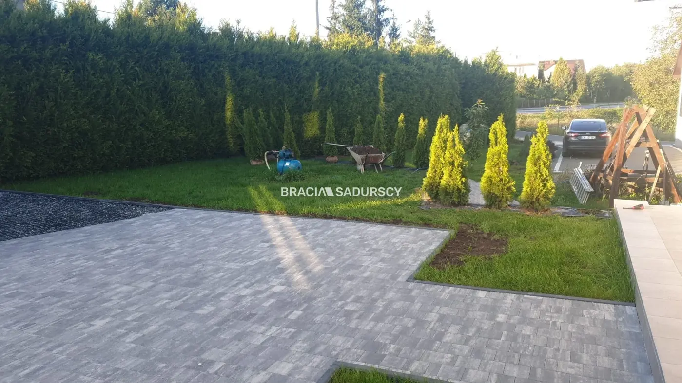 Budynek wolnostojący, 5 mieszkań, gm. Wieliczka