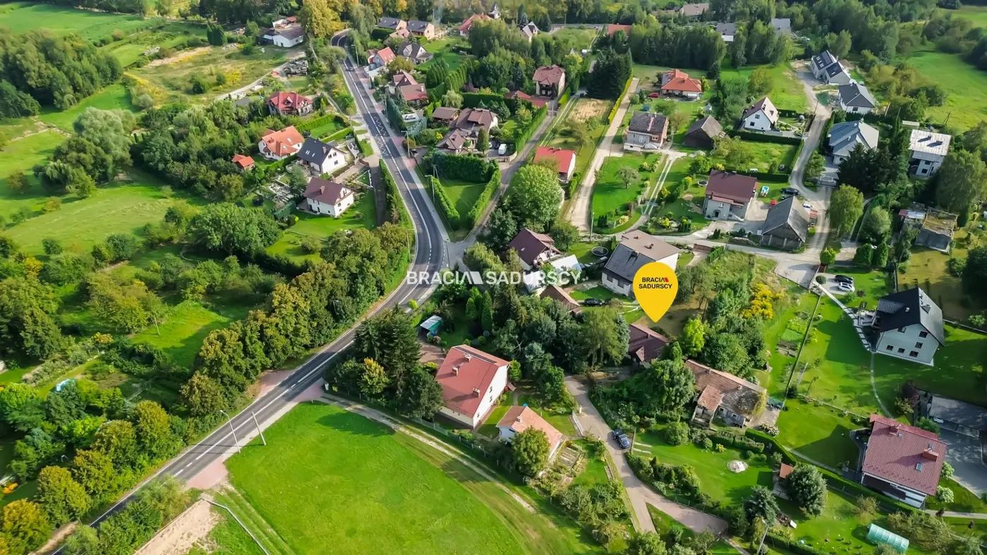 Dom z działką, Wrząsowice, media, przystanek MPK