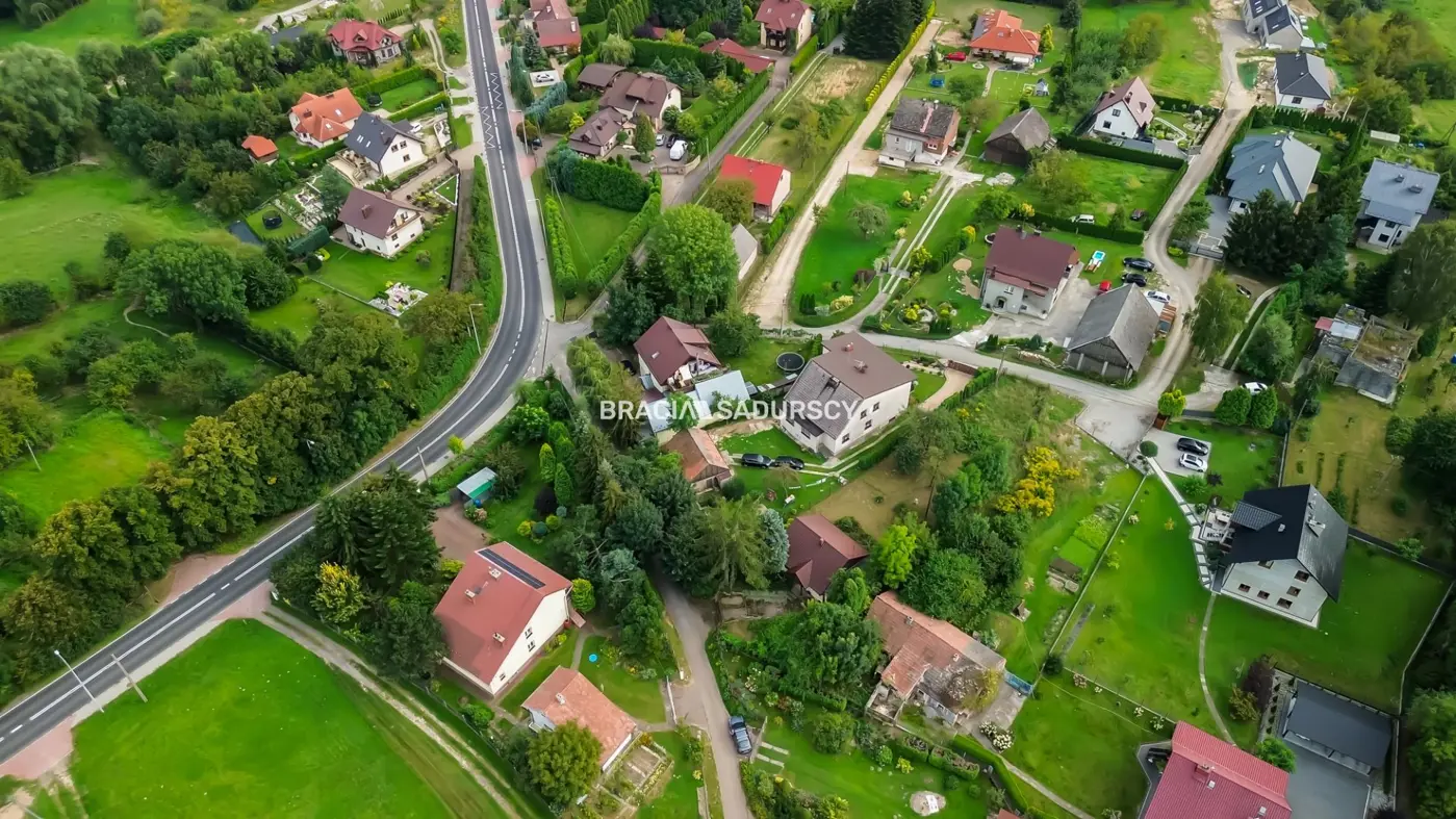 Dom z działką, Wrząsowice, media, przystanek MPK