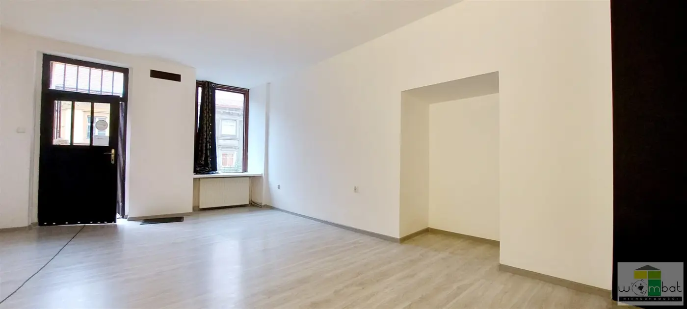 Atrakcyjny loklal biurowo-handlowy , centrum