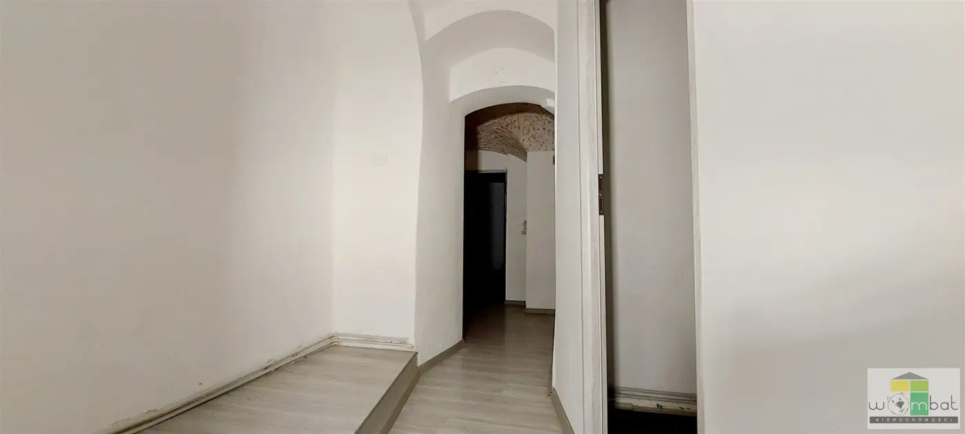 Atrakcyjny loklal biurowo-handlowy , centrum