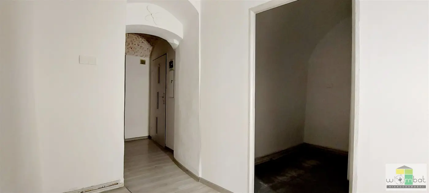 Atrakcyjny loklal biurowo-handlowy , centrum