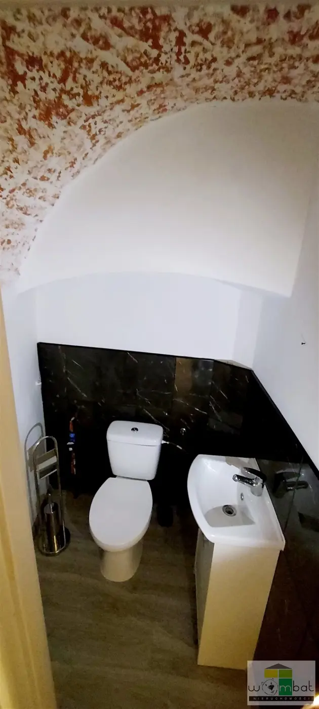 Atrakcyjny loklal biurowo-handlowy , centrum