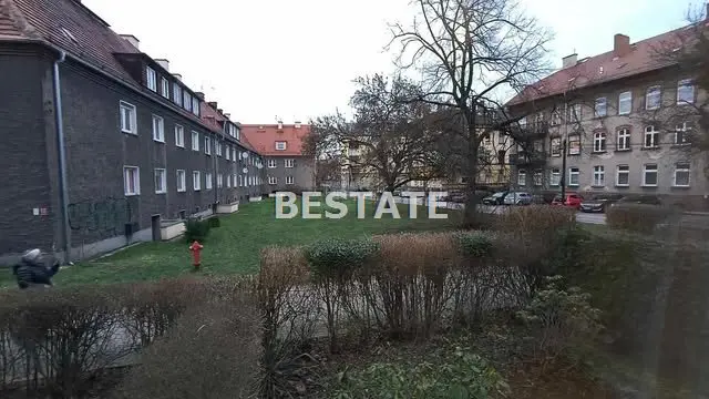 Rozkładowe, 2-pokojowe, z 2 piwnicami