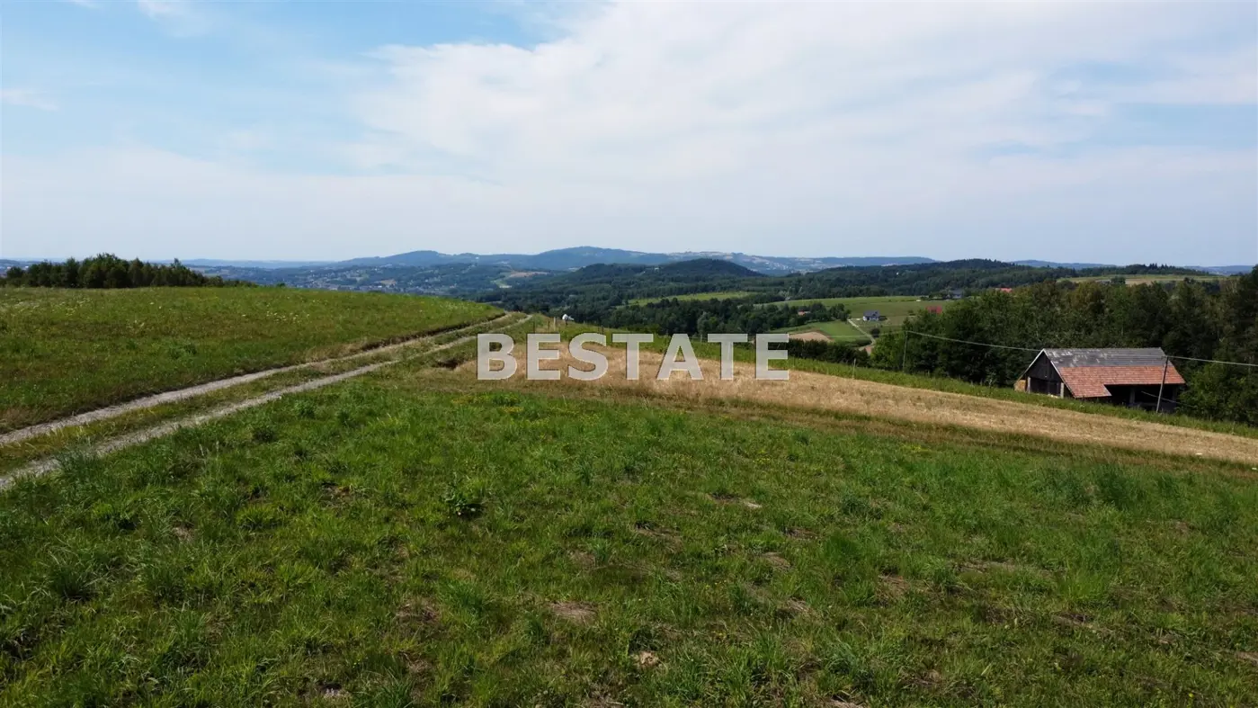 Działka w sąsiedztwie lasu w pięknej okolicy.