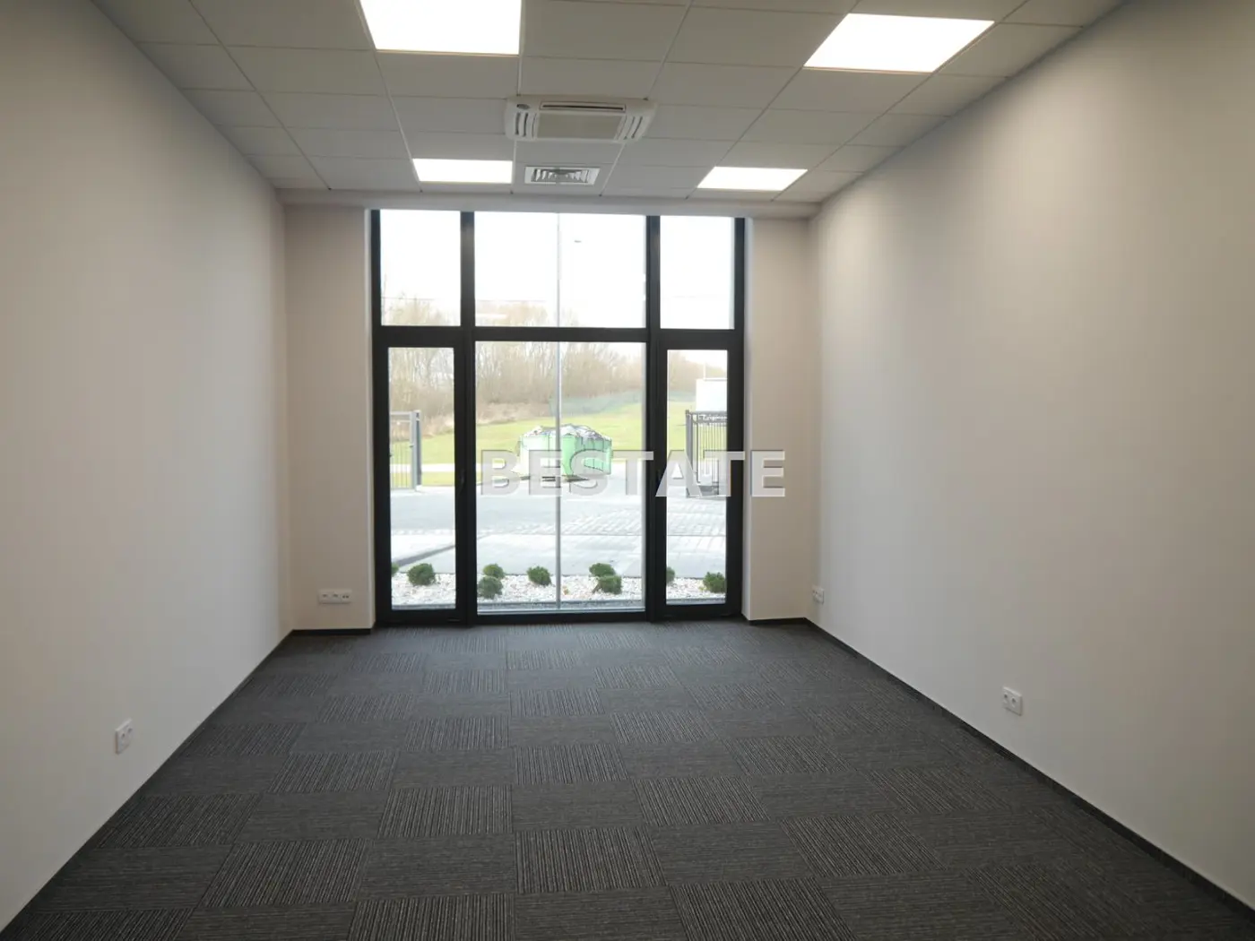 Lokal użytkowy do wynajęcia, 330m2