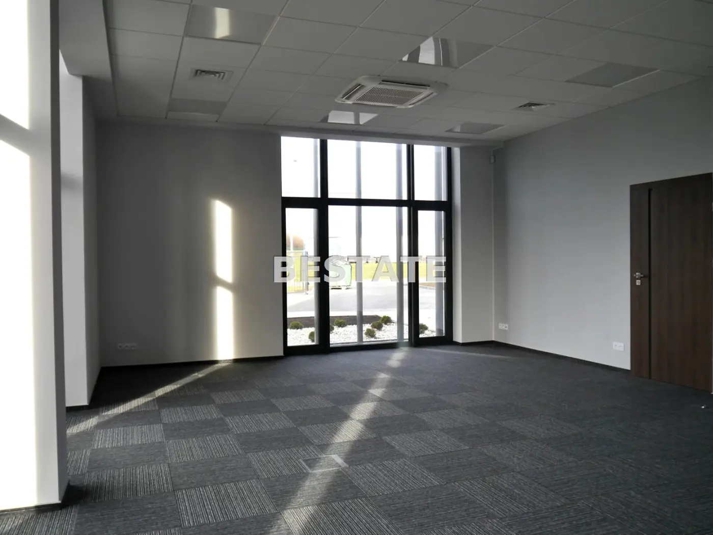 Lokal użytkowy do wynajęcia, 330m2
