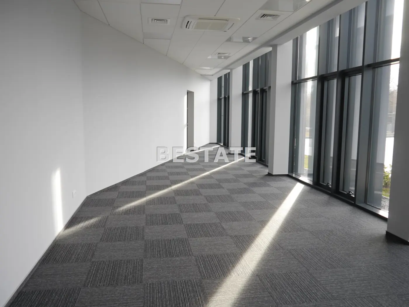 Lokal użytkowy do wynajęcia, 330m2