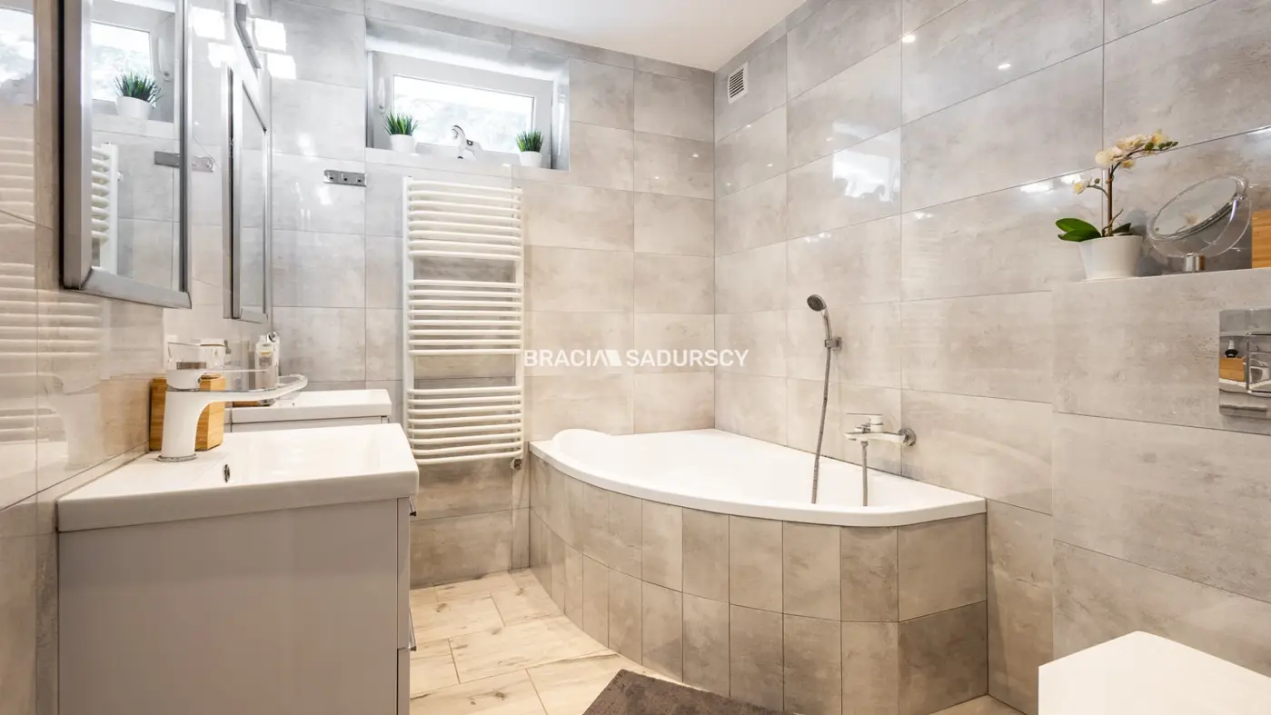 Wolnostojący dom w znakomitej lokalizacji