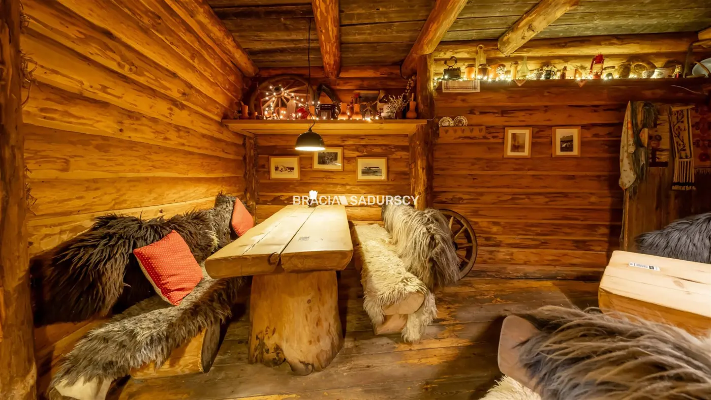 Lokal w centrum miasta z działającą restauracją