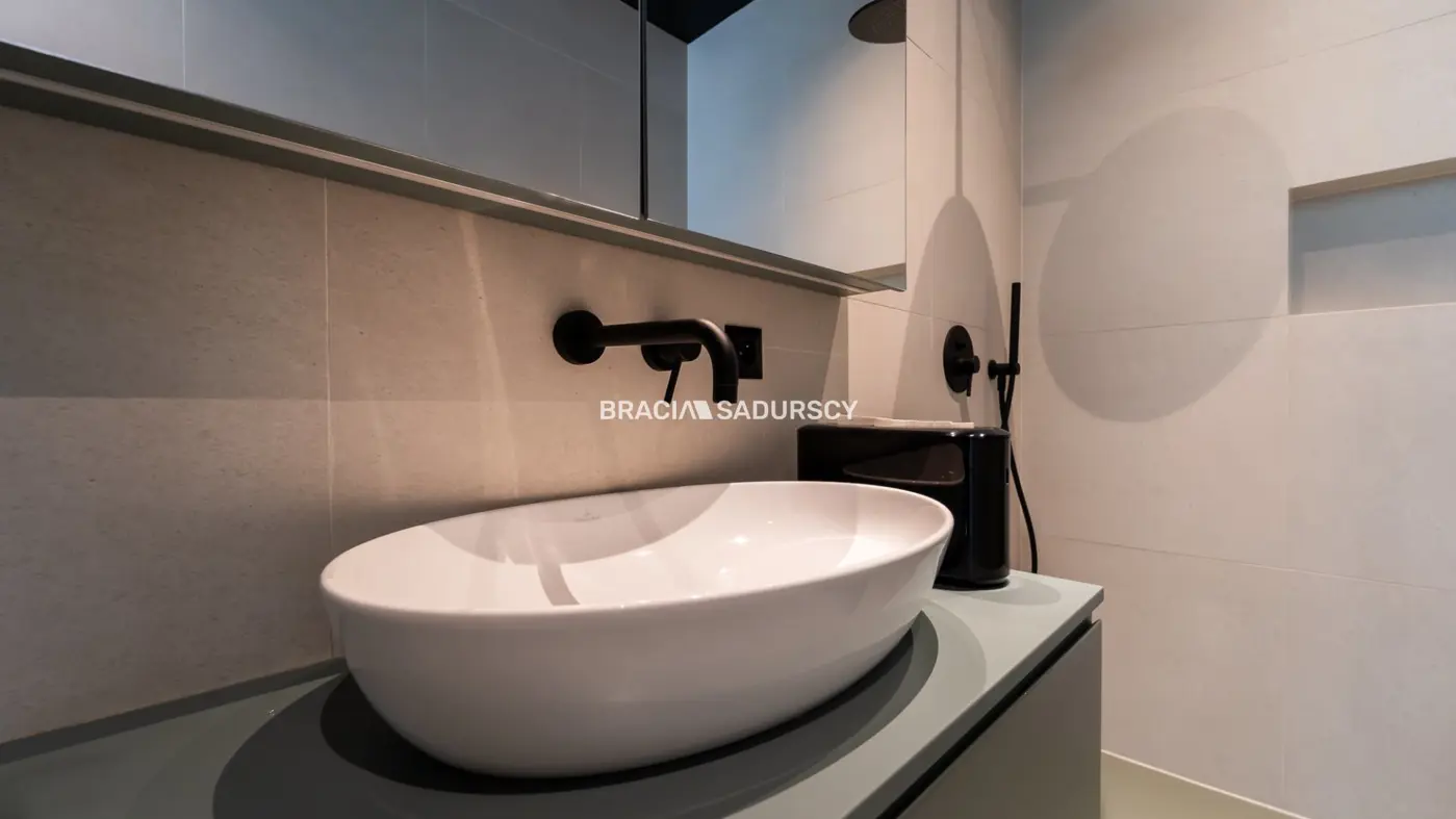 Lokal handlowy/biurowy 100m2/ parter/ul.Piastowska