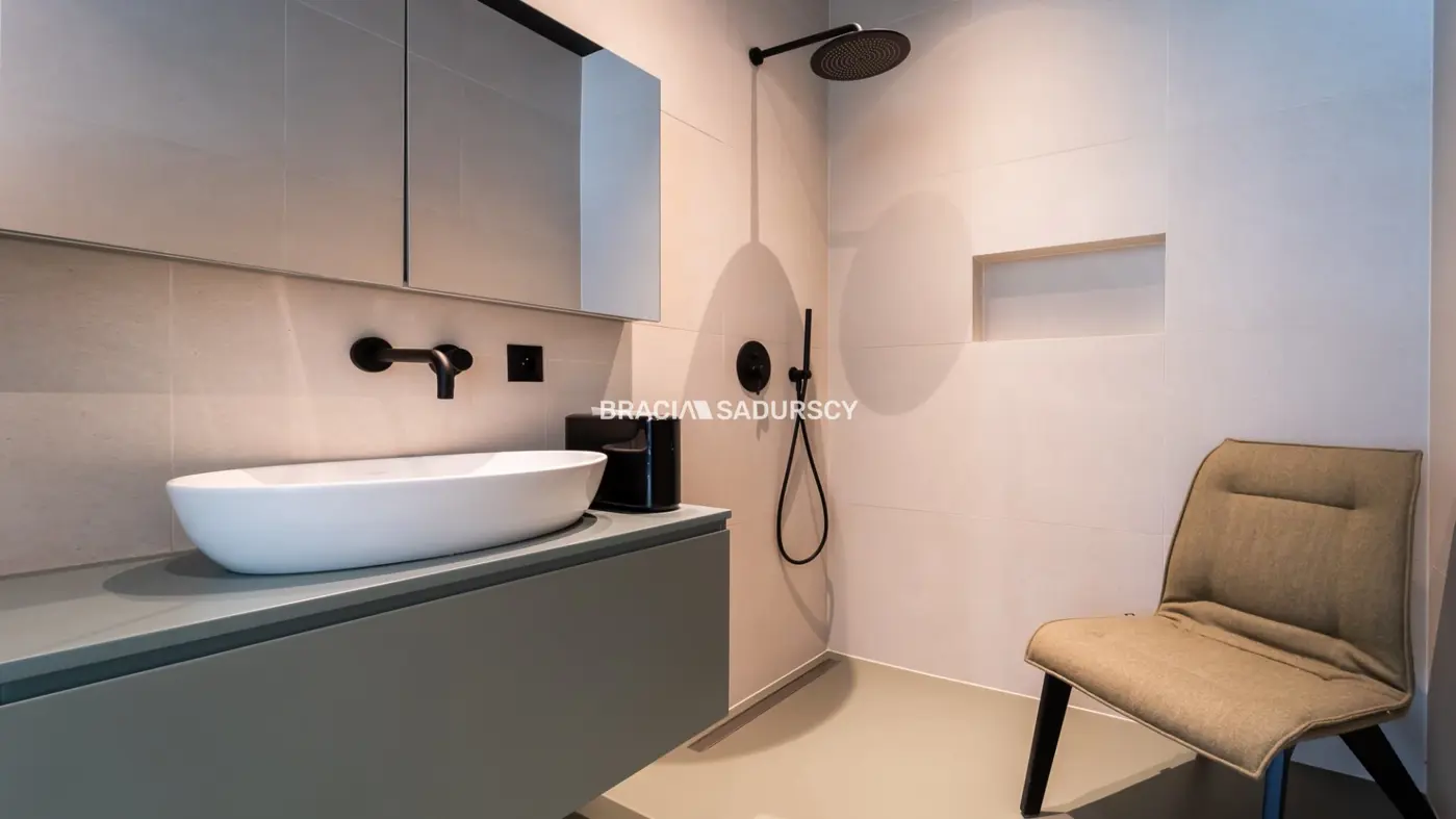 Lokal handlowy/biurowy 100m2/ parter/ul.Piastowska