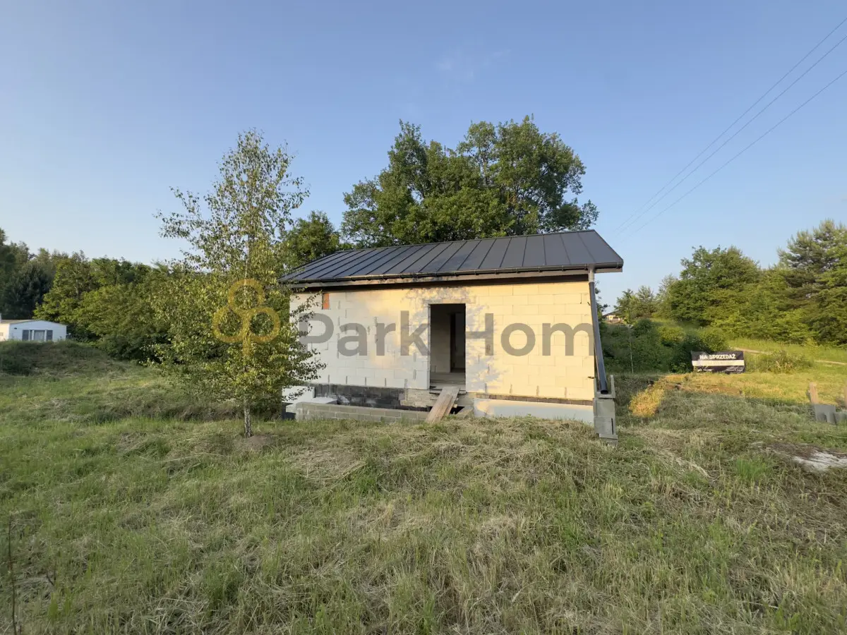Działka z rozpoczętą budową domku letniskowego