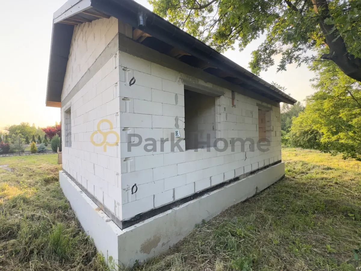 Działka z rozpoczętą budową domku letniskowego