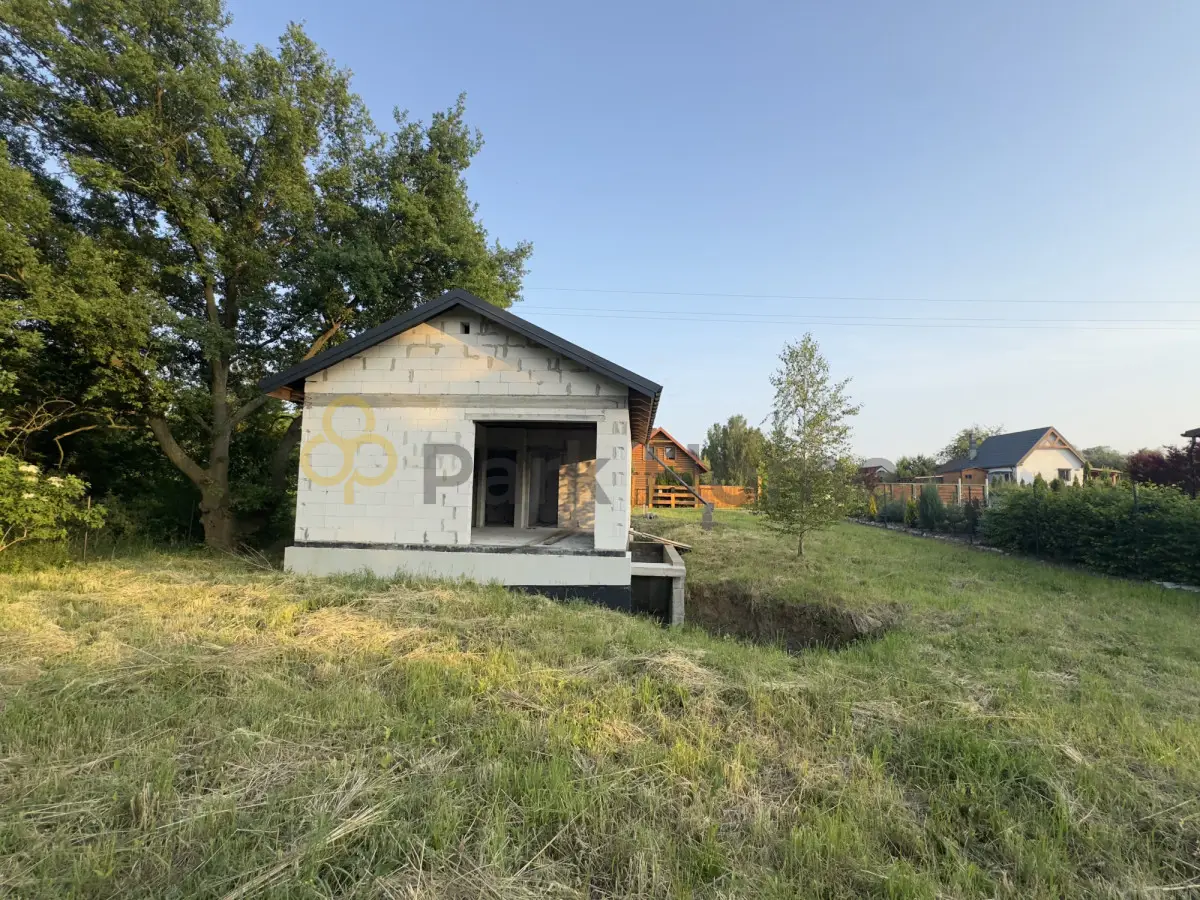 Działka z rozpoczętą budową domku letniskowego